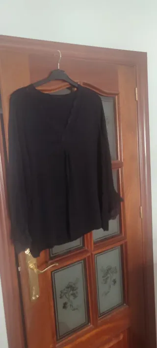 Camiseta negra con encaje