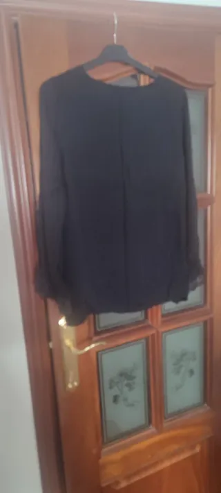 Camiseta negra con encaje