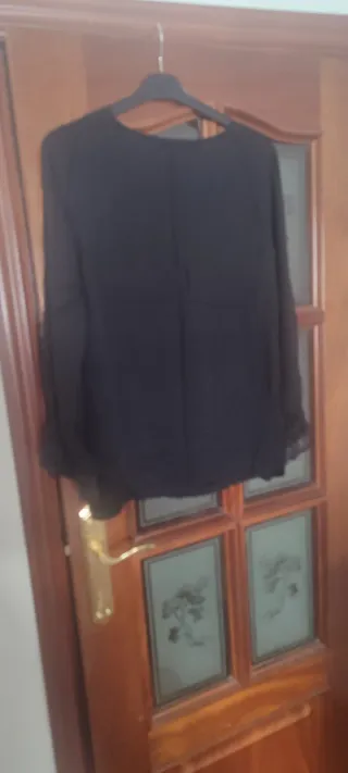 Camiseta negra con encaje