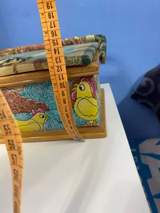 Scatola portaoggetti con decorazioni