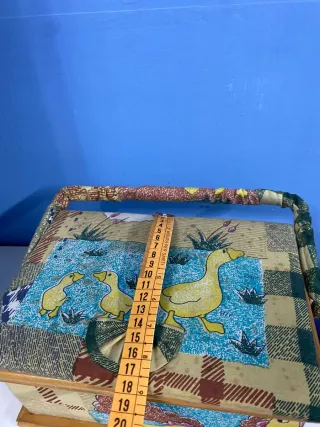 Scatola portaoggetti con decorazioni