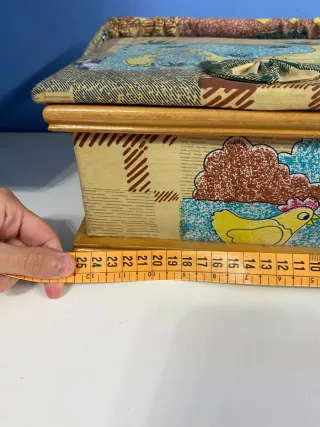 Scatola portaoggetti con decorazioni