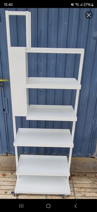 Estantería metálica blanca con ruedas