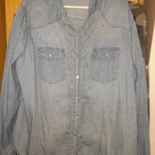 Camisa vaquera con pedrería