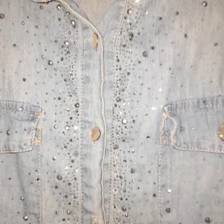 Camisa vaquera con pedrería