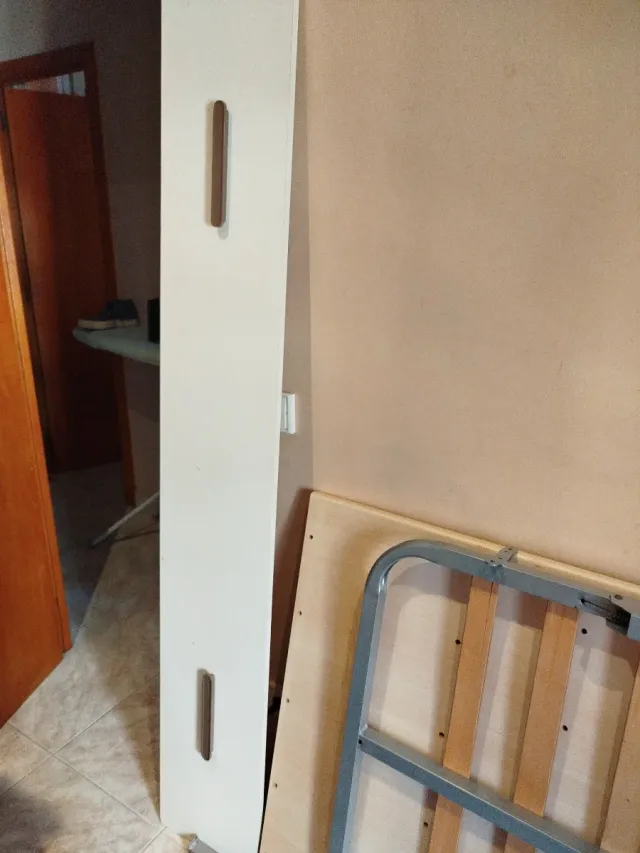 Estructura de cama metálica y madera