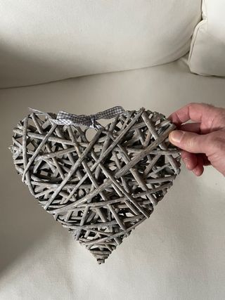 Decorazione a cuore in vimini