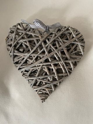 Decorazione a cuore in vimini