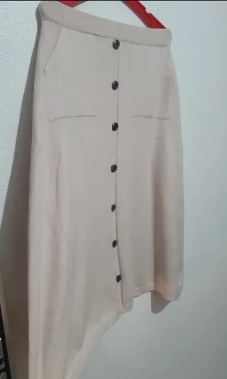 Falda beige botones talla única