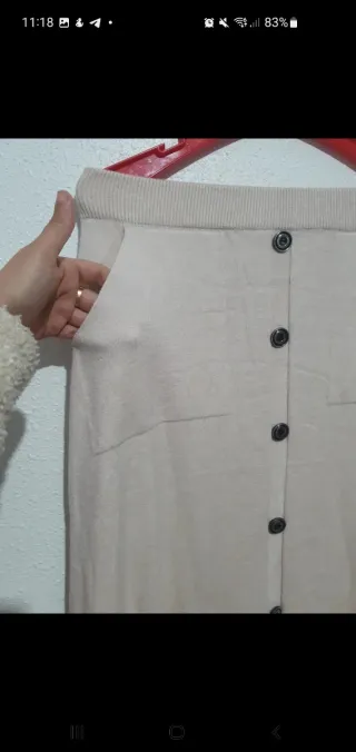 Falda beige botones talla única