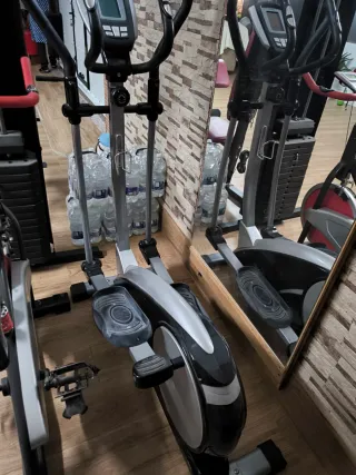 Centro musculación, bici spinning y elíptica
