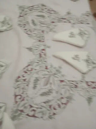 Mantelería de lino bordada  mano grande 3,10 x 180