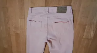 T.36 Vaqueros Cortefiel rosa palo.