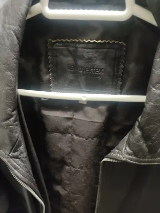 Chaqueta de piel marrón estilo aviator