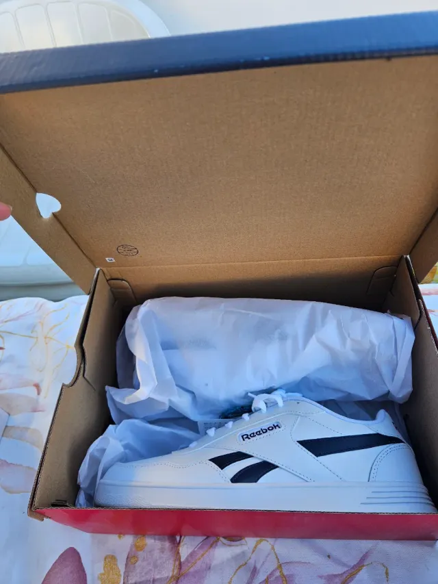 Sneakers Reebok Bianche e Nere