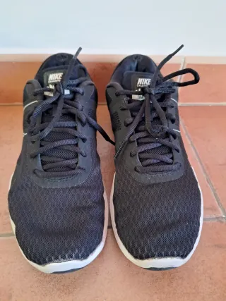 Zapatillas Nike Negras y Blancas