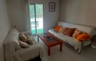 Habitación grande en piso compartido