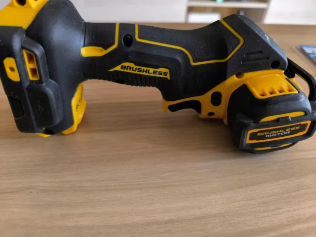 Amoladora Dewalt DCS438N-XJ