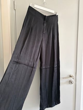 Pantalón negro tiro alto