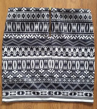 Minifalda elástica geométrica