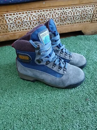Botas de montaña Tecnica azules y grises