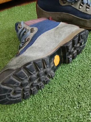 Botas de montaña Tecnica azules y grises