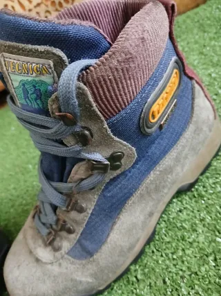 Botas de montaña Tecnica azules y grises
