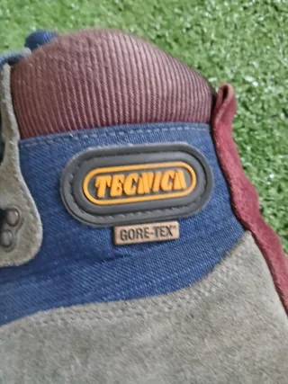 Botas de montaña Tecnica azules y grises