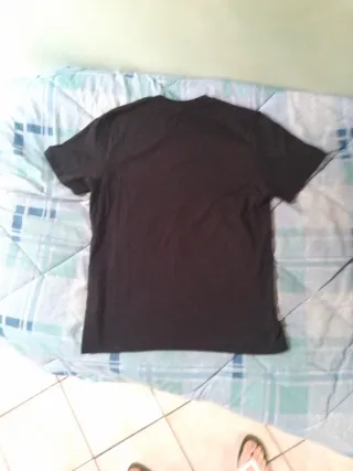 Maglietta Balenciaga nera con logo arcobaleno