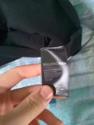 Maglietta Balenciaga nera con logo arcobaleno