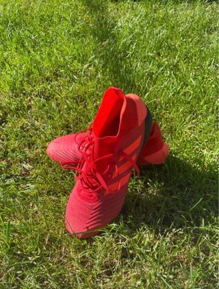 Botas de fútbol Adidas rojas