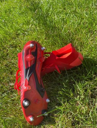 Botas de fútbol Adidas rojas