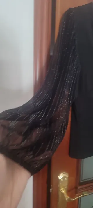 Blusa negra manga larga brillante nueva
