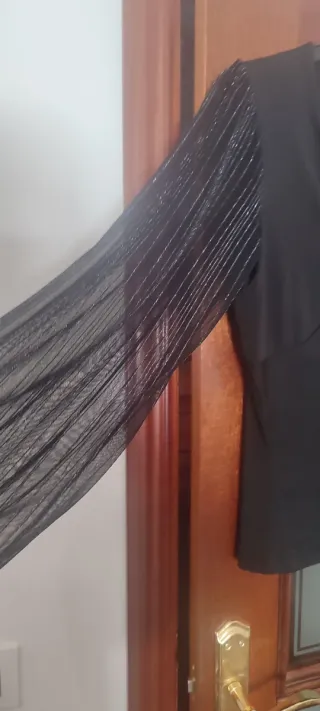 Blusa negra manga larga brillante nueva