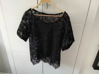 Blusa de encaje negra