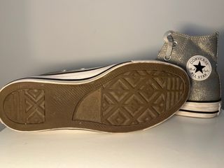 Converse plateadas brillantes
