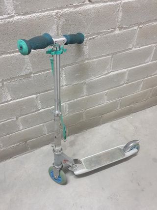 Patinete infantil plateado