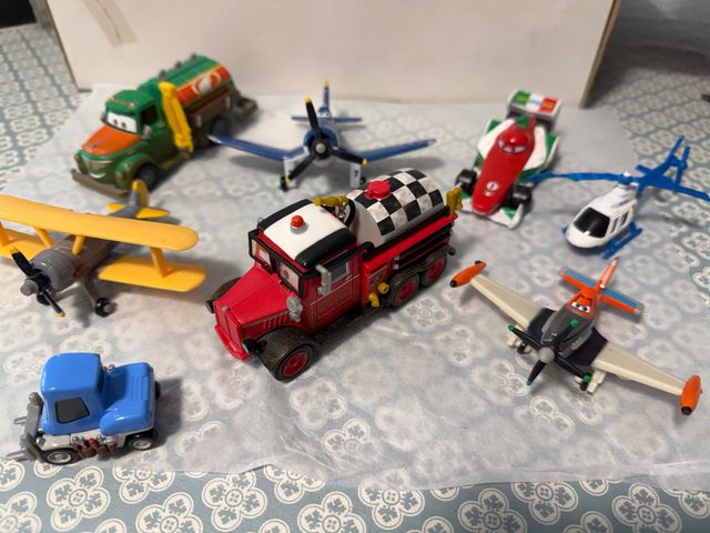 Set di veicoli da Cars e Planes (regalo Rayo McQueen, Mate e altri)