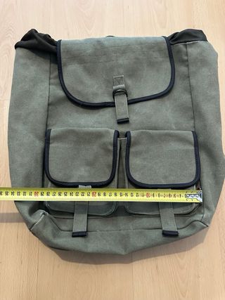 Mochila Pull&Bear caqui con bolsillos