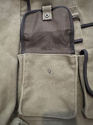 Mochila Pull&Bear caqui con bolsillos