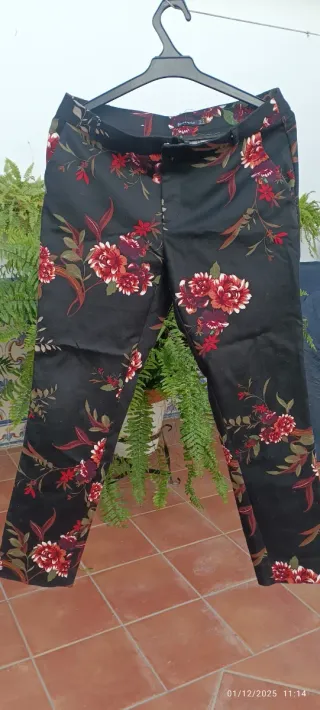 Pantalón estampado floral mujer