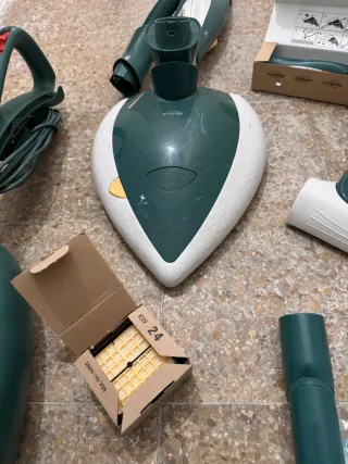 Aspirador Kobold con accesorios