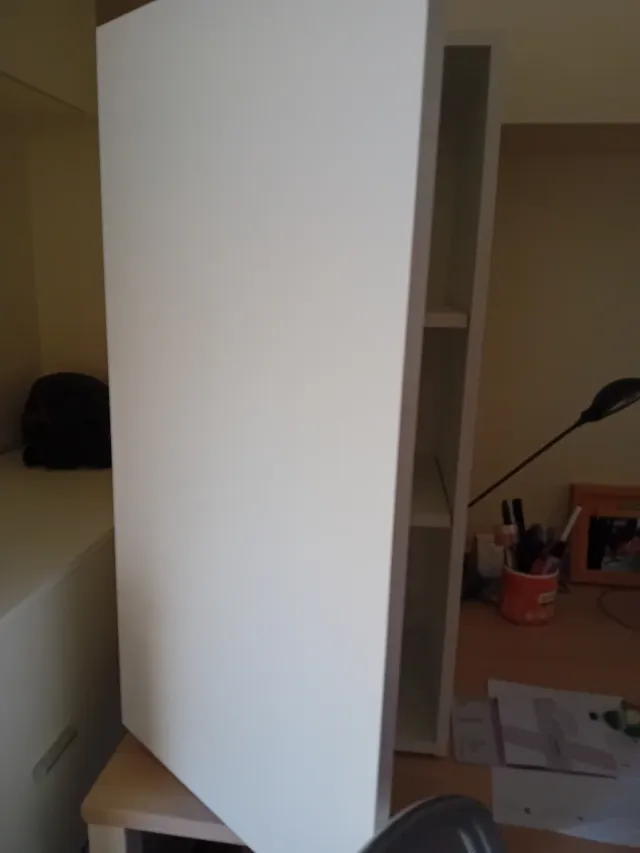 Estantería cerrada con baldas