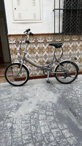 Bicicleta plegable plateada