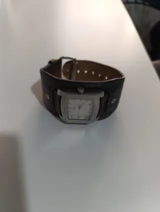 Reloj Guess Cuero Marrón y Plata