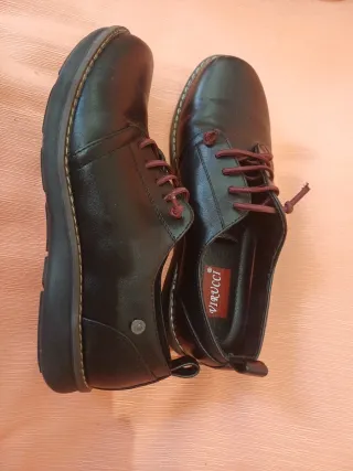 Zapatos de piel VIRUCCI negros