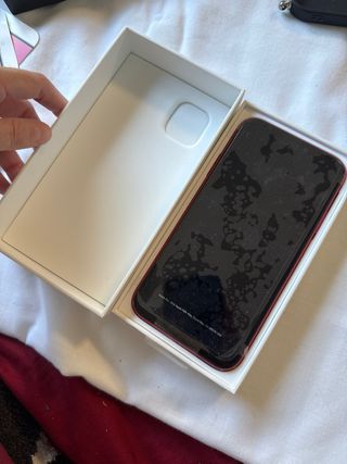 iPhone 11 Rosso - Retro Rotto