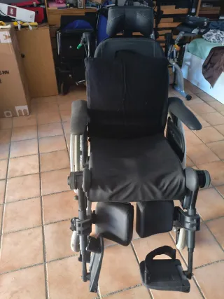 Silla de ruedas para discapacitados