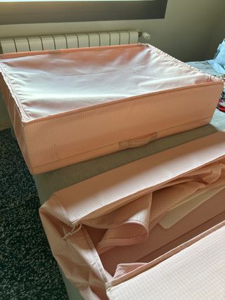 Caja de almacenaje STUK Ikea rosa.