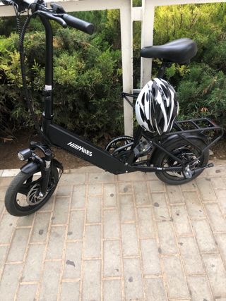 Bicicleta elettrica nera